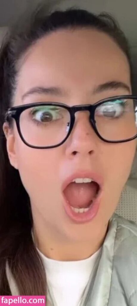 Pelin Akil star nude archive