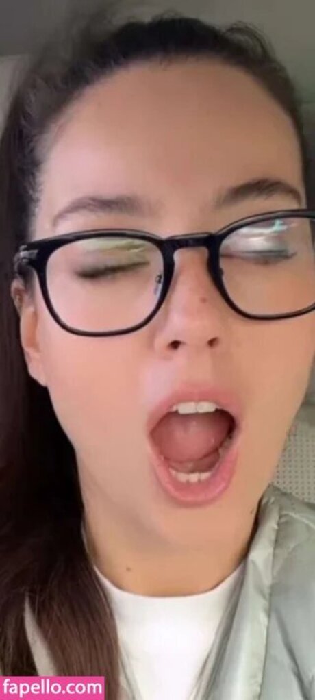 Pelin Akil pornographic star gallery