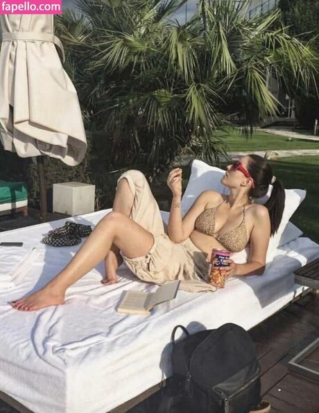 Pelin Akil star hot pictures