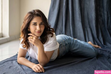 Ruhani Sharma star high quality image