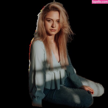 Alinakhani model hd gallery