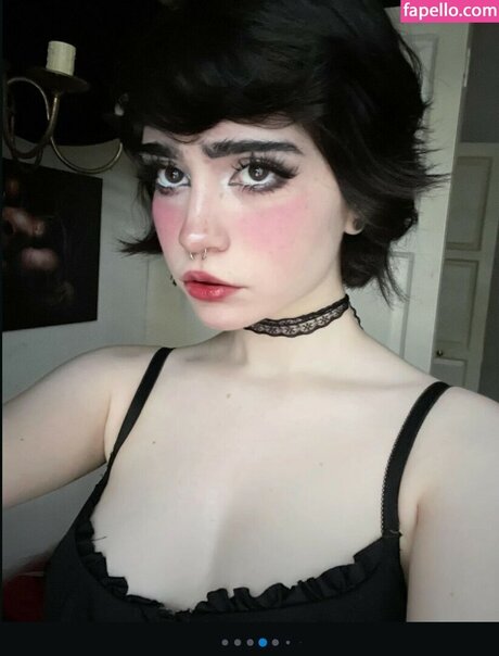 elinoiiddx nudes pornstar image