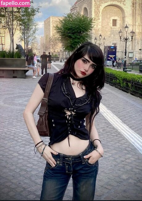 elinoiiddx model beautiful pic