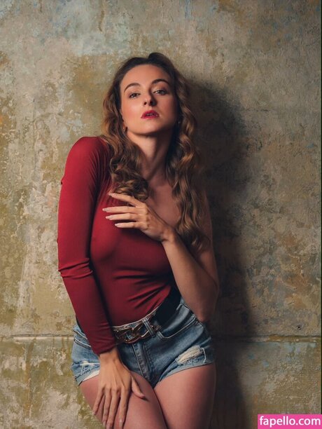 Larissa Schmiederer model photo