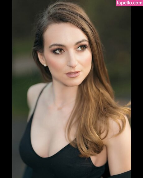 Larissa Schmiederer model pornographic photo