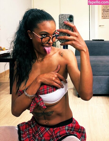 itszurihill pornstar erotic image