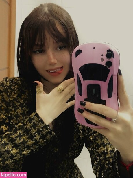 nameluaa nude model pictures