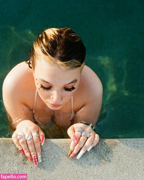 Lola Young pornstar nude pics