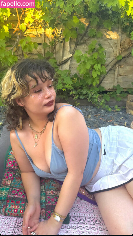 Lola Young pornstar art photo