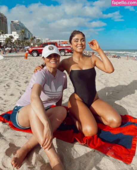 Pautips star pornographic image