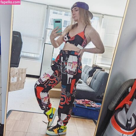 kristastreams high quality model pic