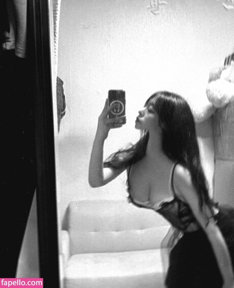 soooyaee erotic model img