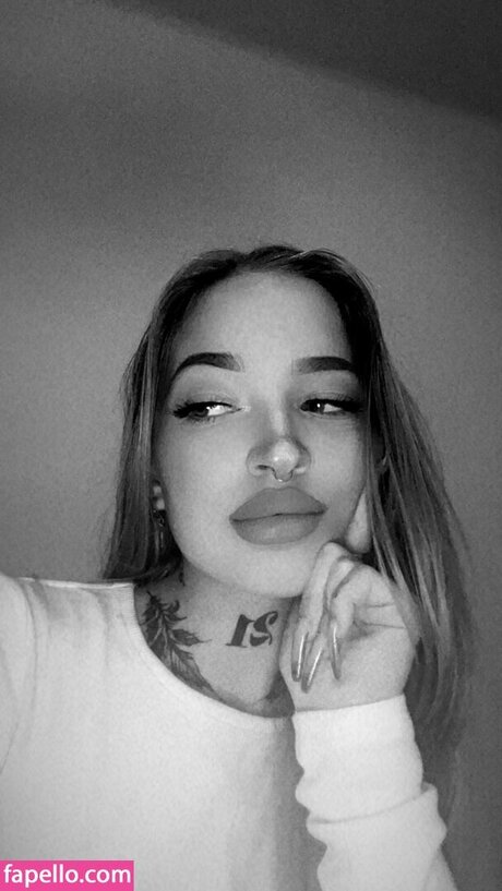 Szaszy baby hot actress img