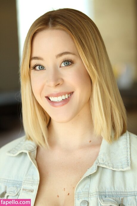 Emily Taylo star high quality img