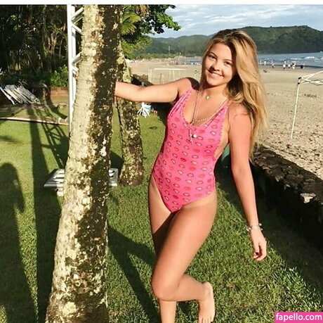 Julia Gomes sex model pic
