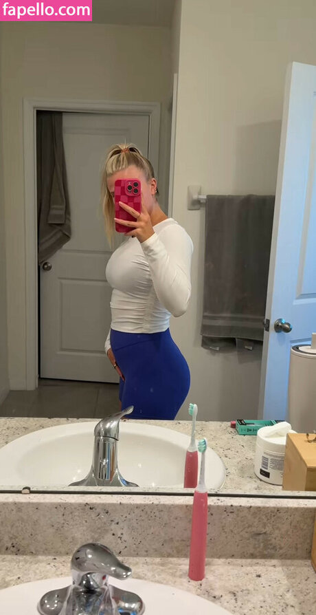 Cayla Vanderbaan xxx star pics