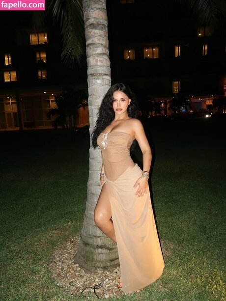 Leah Kateb star sexy photo