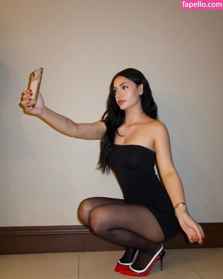 Leah Kateb sexy model gallery