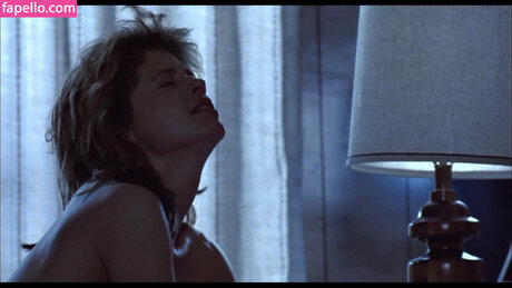 Linda Hamilton star adult picture