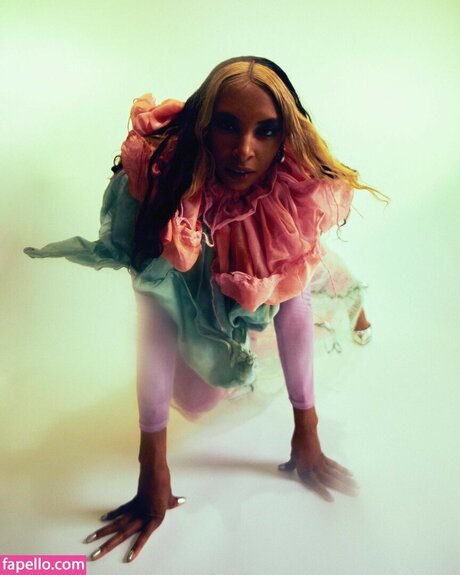 Spellling hd actress image