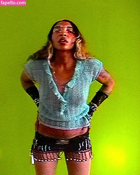 Spellling star exclusive images