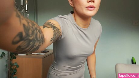 Double Take Reacts high quality model photo