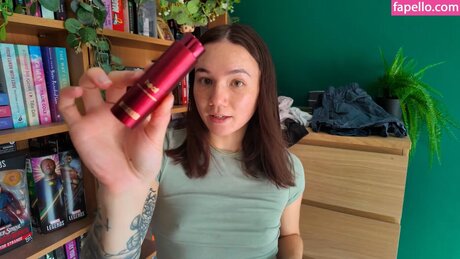 Double Take Reacts pornstar pic