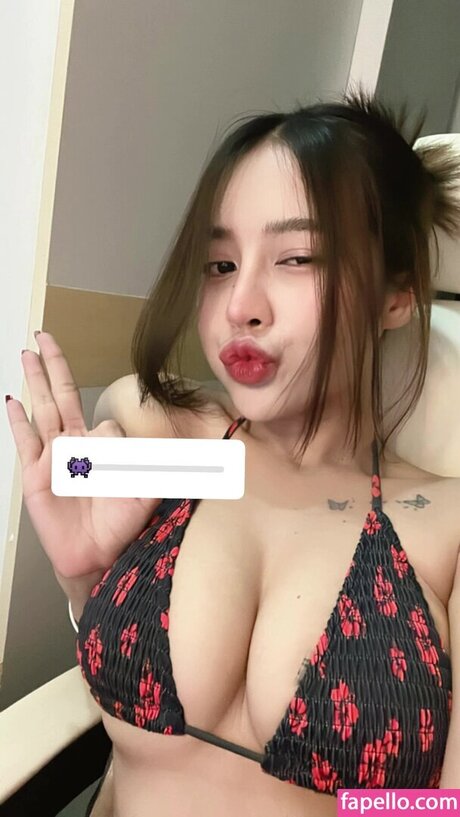 caxeks pornstar naked photo