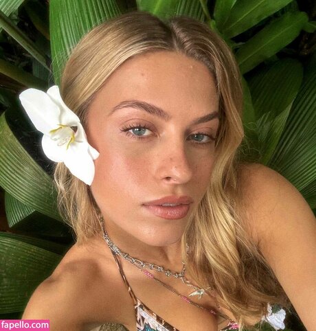 Xandra Pohl erotic model pic