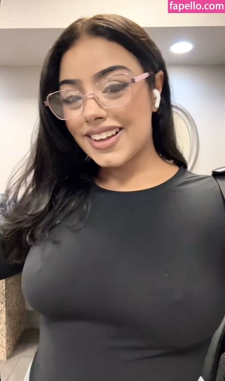 A vriell free model picture