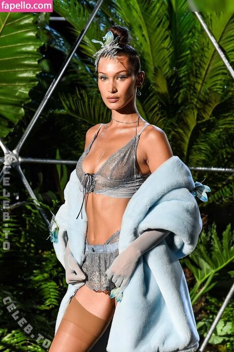 Bella Hadid perfect model photo