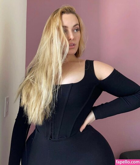 Grace Kinstler star top photo