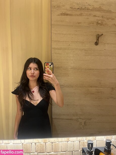 aygela adult model pic