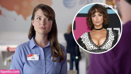 Mila Vayntrub model hot pic