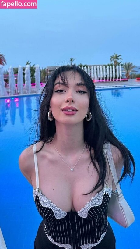 Merve Cin naked model photo