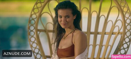 P nar Deniz model erotic pics