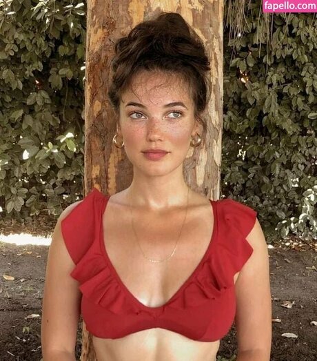 P nar Deniz star free pictures