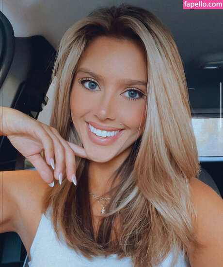 Sydney Segars star exclusive pics