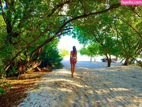 Liz Moonz best star pictures