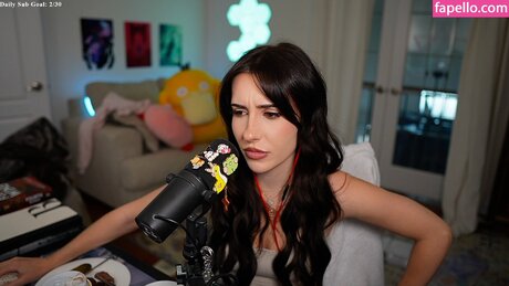 brieanneroksa nice actress pics