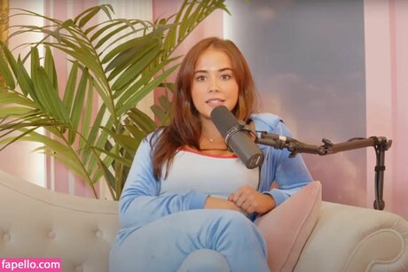 Heather Bowling model art galleries