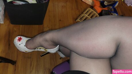 Nylonsandsocks star xxx pictures