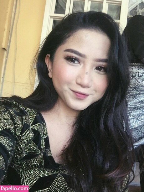 Zizi Wong star erotic galleries