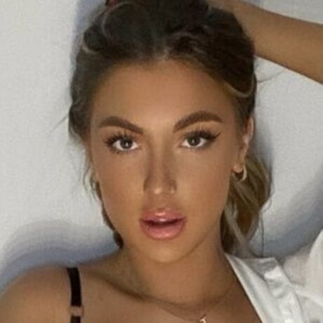 Chloe Hill star naked photo