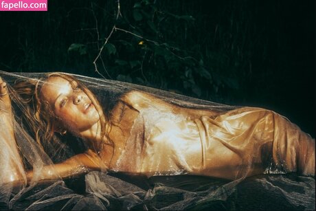 Eve Kovac model top archive