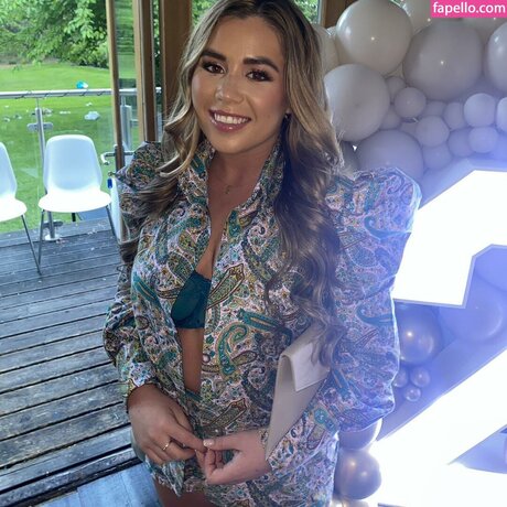 Sophie Williams hot actress galleries