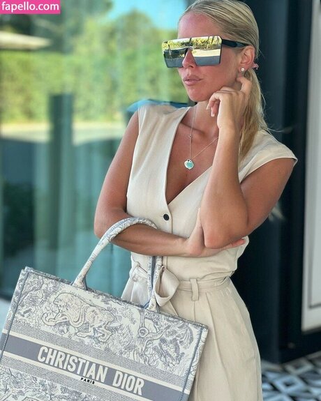 Anto Natale sexy model galleries