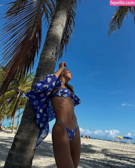 Olivia Elliott model erotic images