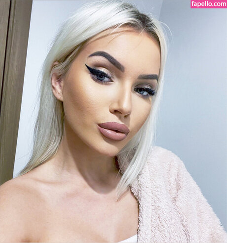 okssannaone star nude photo