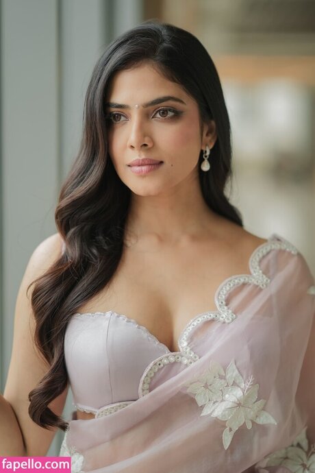 Malavika Mohanan star porn picture